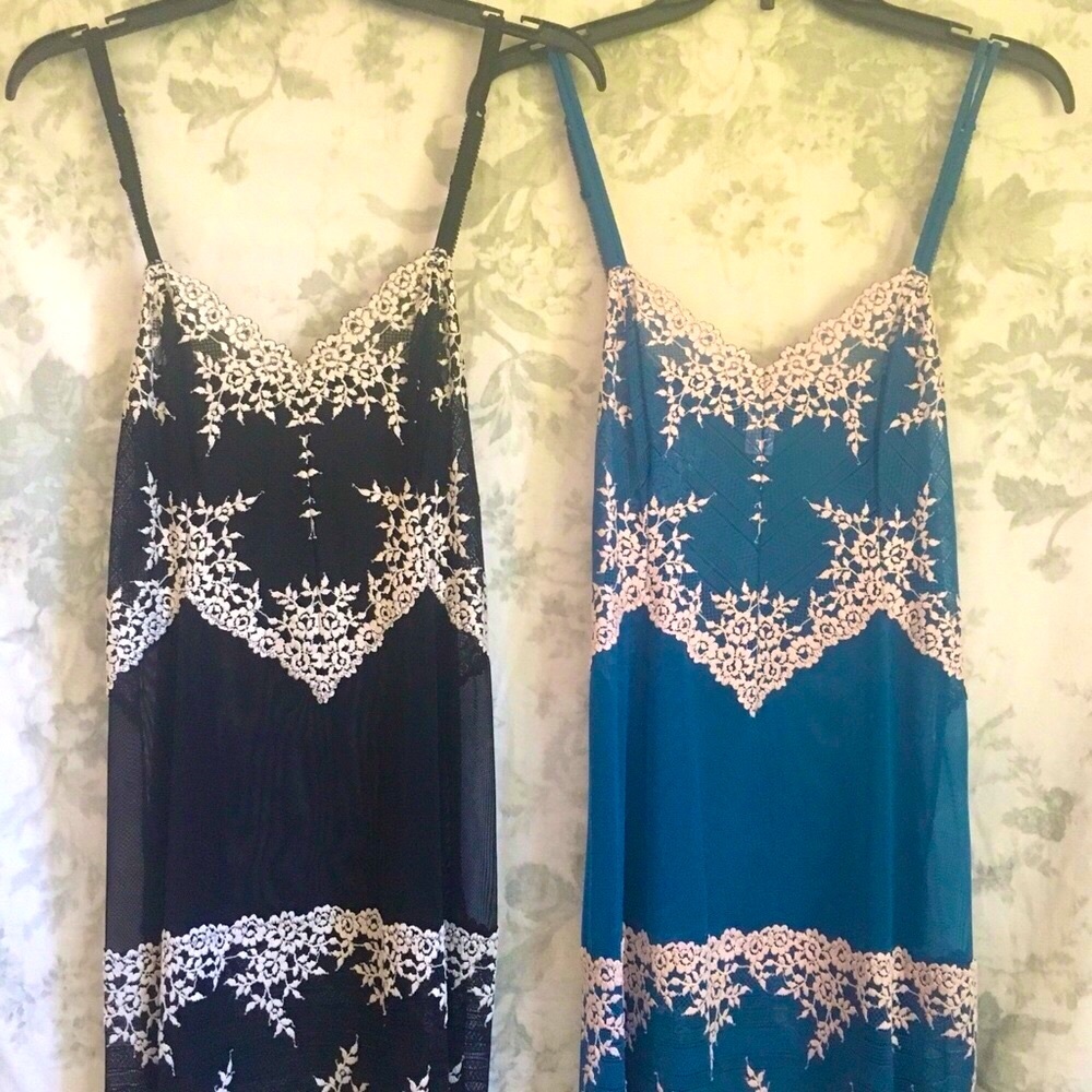NWOT. Wacoal embrace lace chemise/sleepwear
Blue. XL